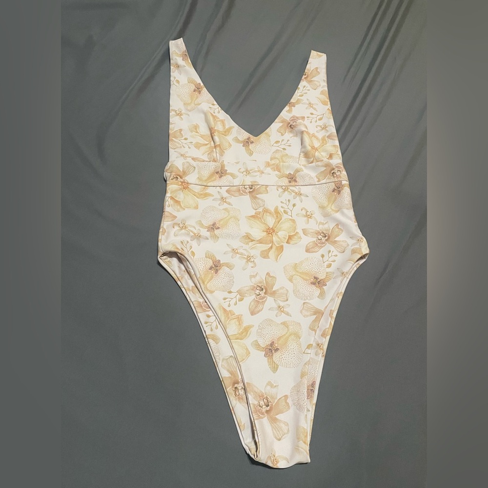 Nuera swim one piece